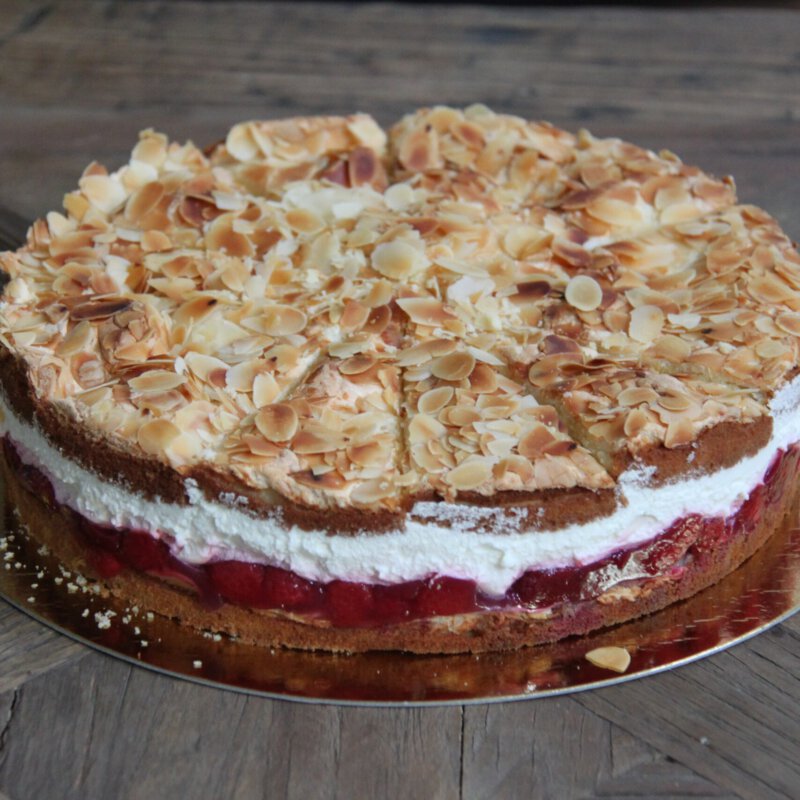 Himbeer-Krater-Torte (glutenfrei)