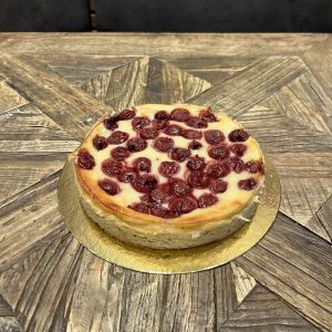 Veganer "Käsekuchen" mit Früchten