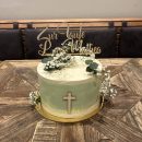Zweifarbige Torte für Kommunion, Konfirmation oder Taufe