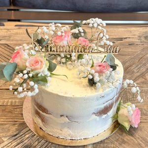 Semi-Naked-Cake mit Blumen